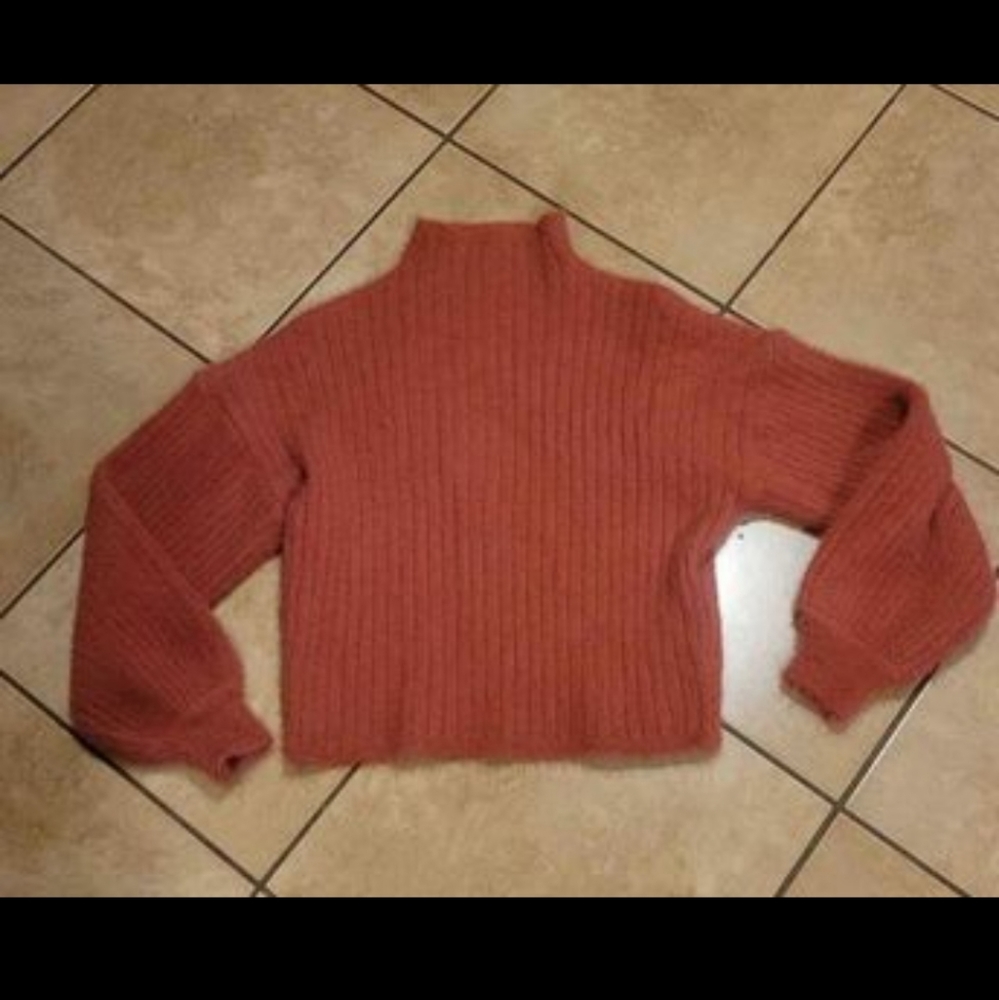 Womans Prima Fuzzy Crop Sweater Sz S